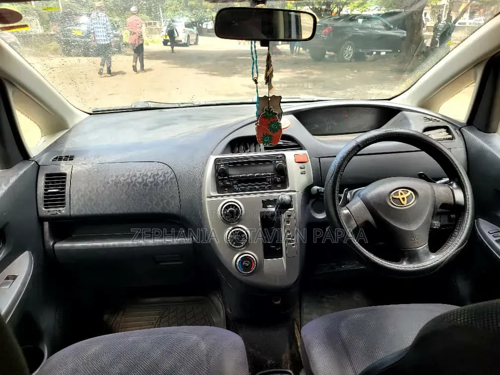 Toyota Ractis 2005 Blue