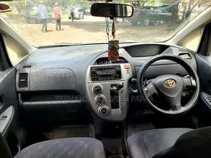 Toyota Ractis 2005 Blue