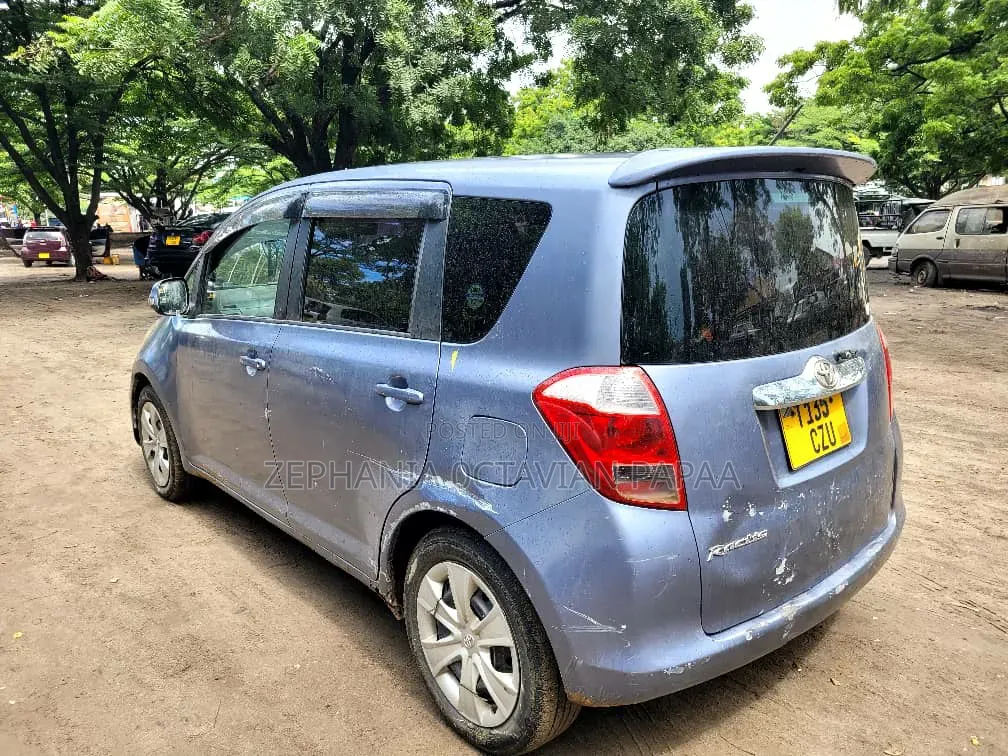 Toyota Ractis 2005 Blue