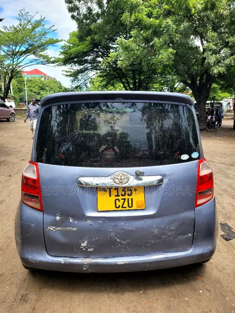 Toyota Ractis 2005 Blue
