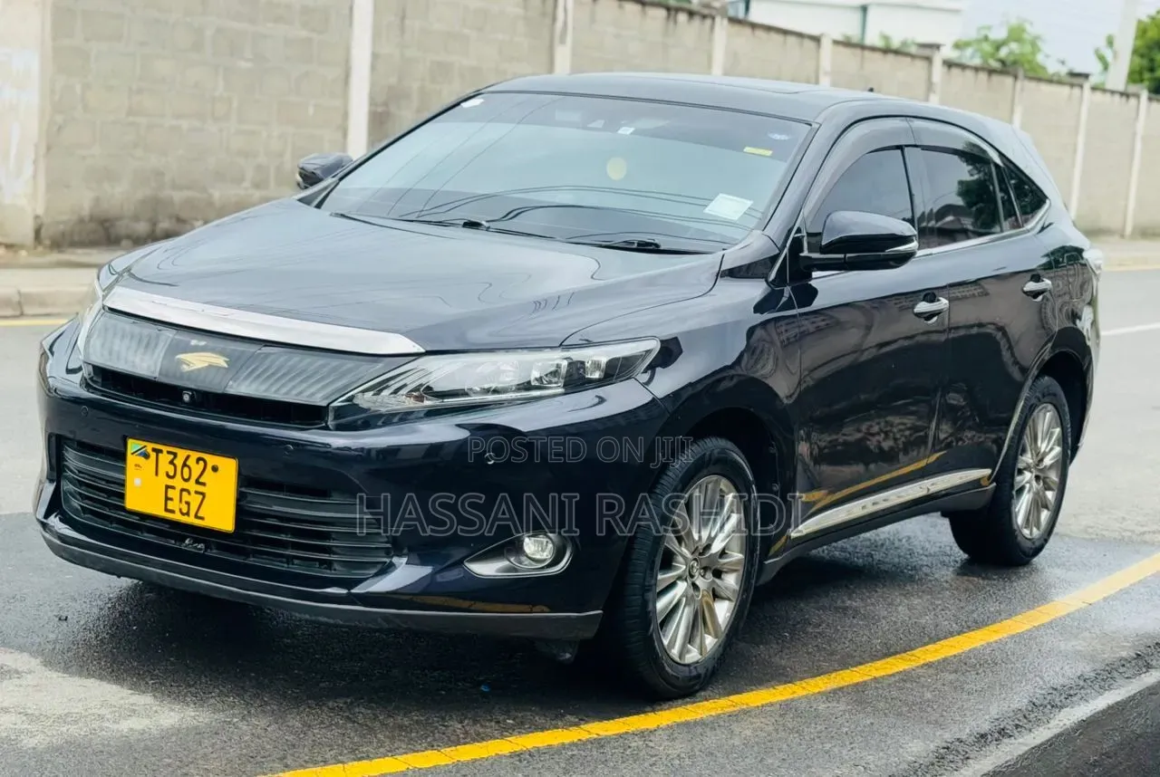 Toyota Harrier 2.0 2016 Maroon