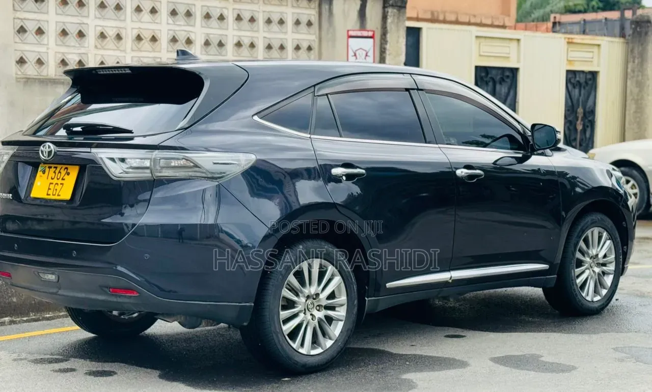 Toyota Harrier 2.0 2016 Maroon