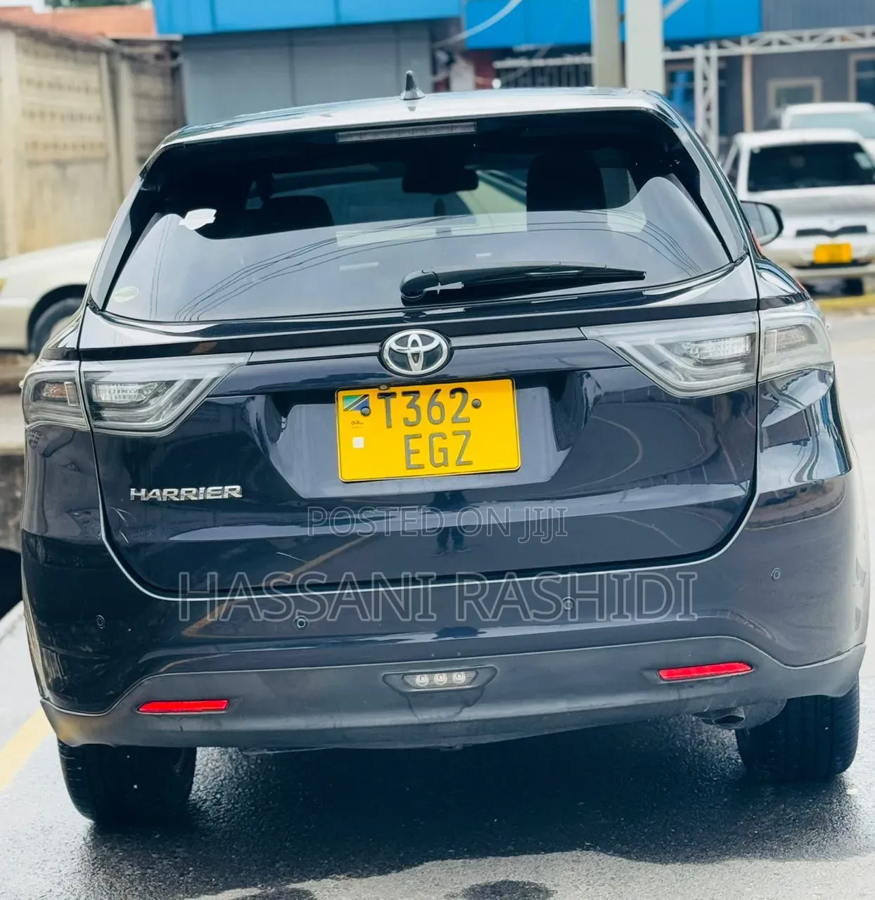 Toyota Harrier 2.0 2016 Maroon