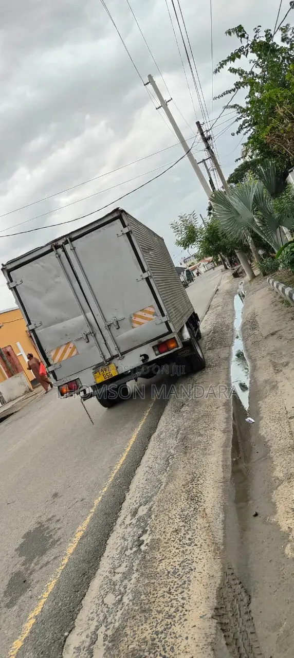 Mitsubishi Canter Box