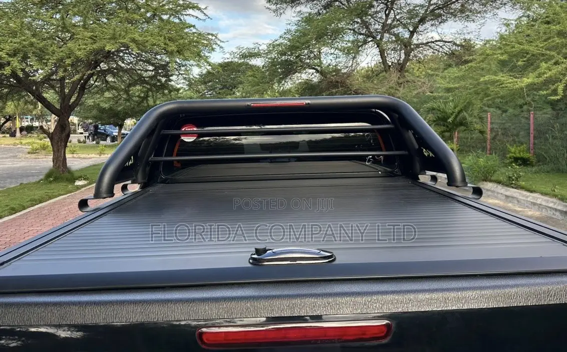 Toyota Hilux 2021 Black