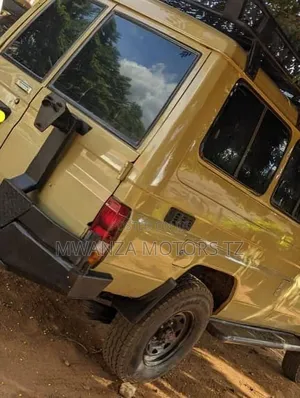 Toyota Land Cruiser 2009 Gold