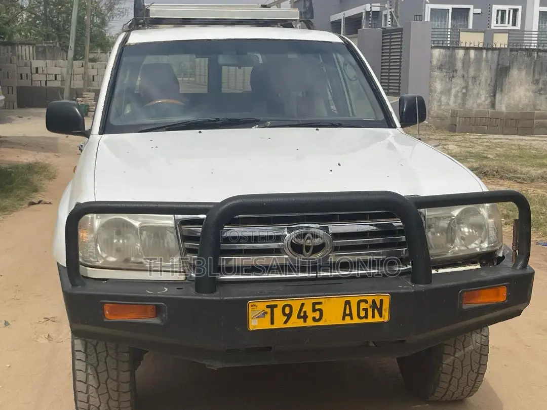 Toyota Land Cruiser 2005 White