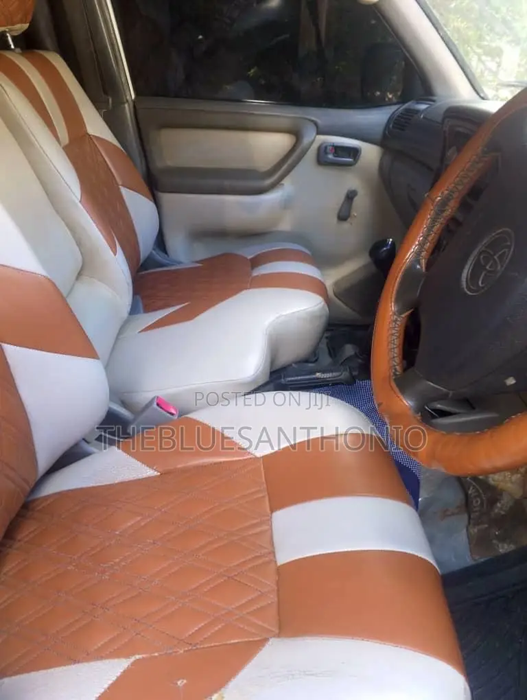 Toyota Land Cruiser 2005 White