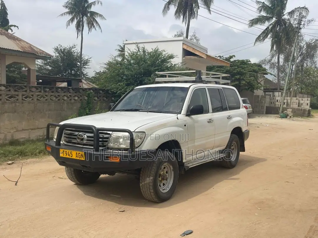 Toyota Land Cruiser 2005 White