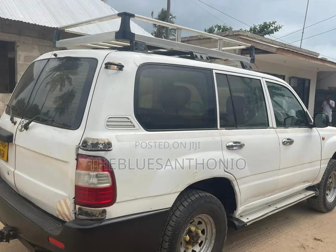 Toyota Land Cruiser 2005 White