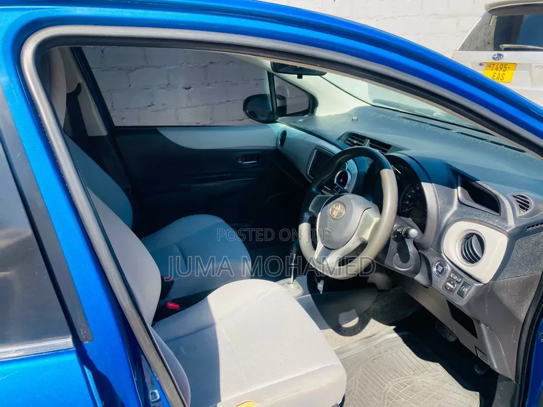 Toyota Vitz 2011 Blue