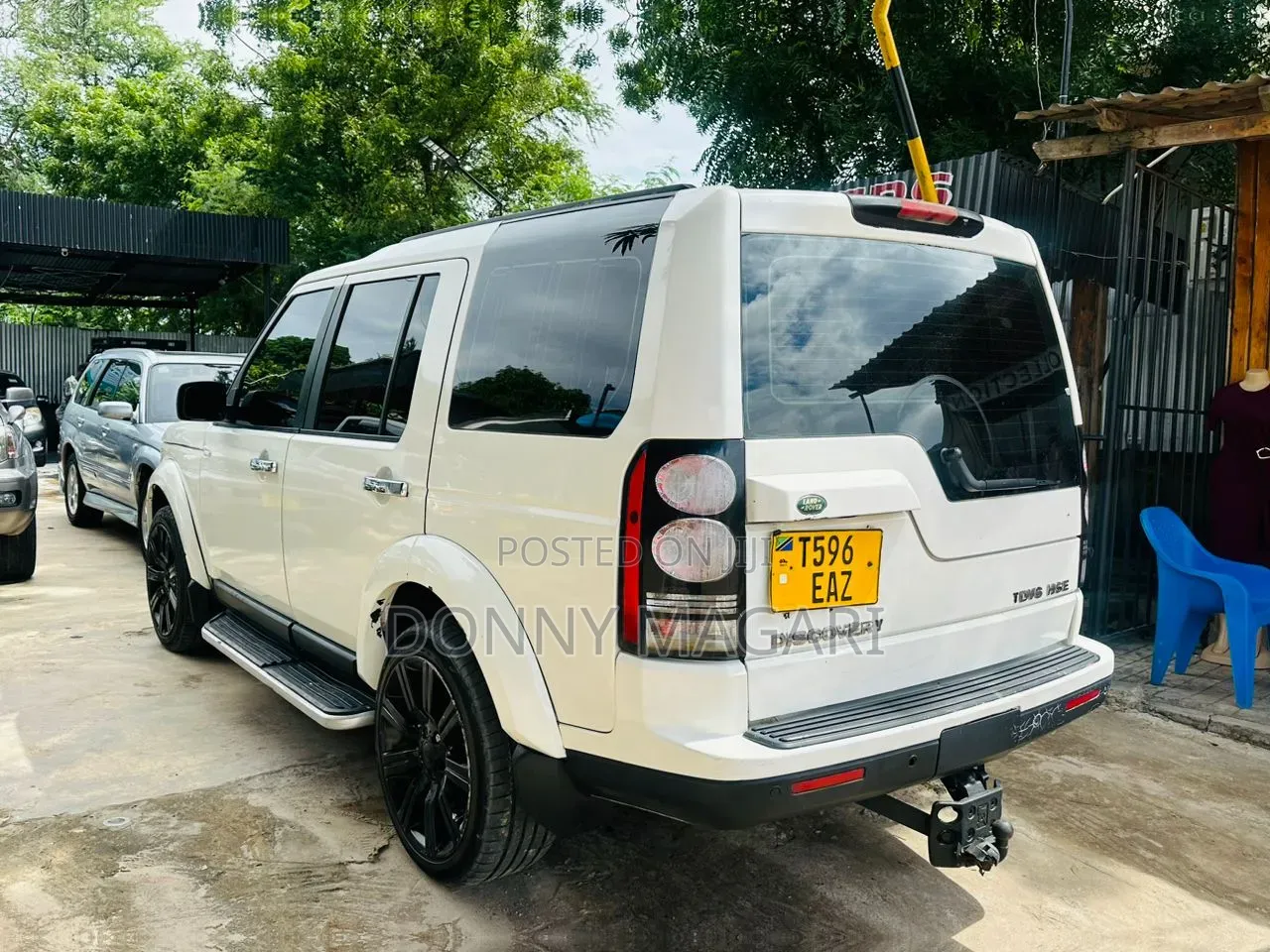 Land Rover Discovery 2011 White