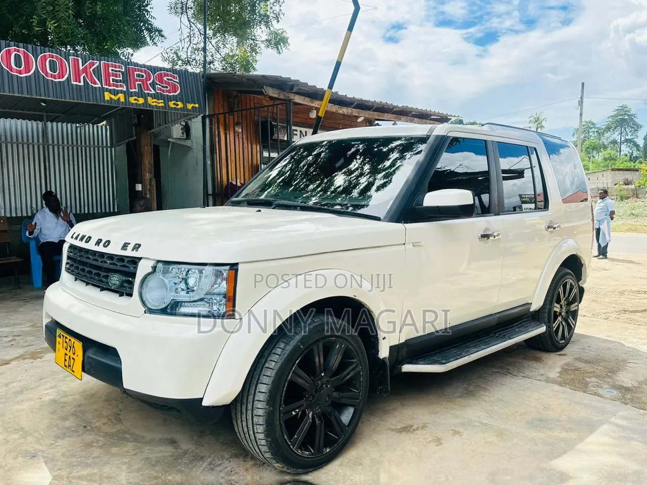 Land Rover Discovery 2011 White