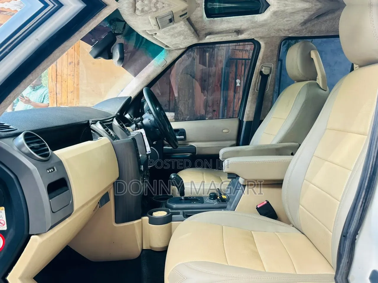 Land Rover Discovery 2011 White