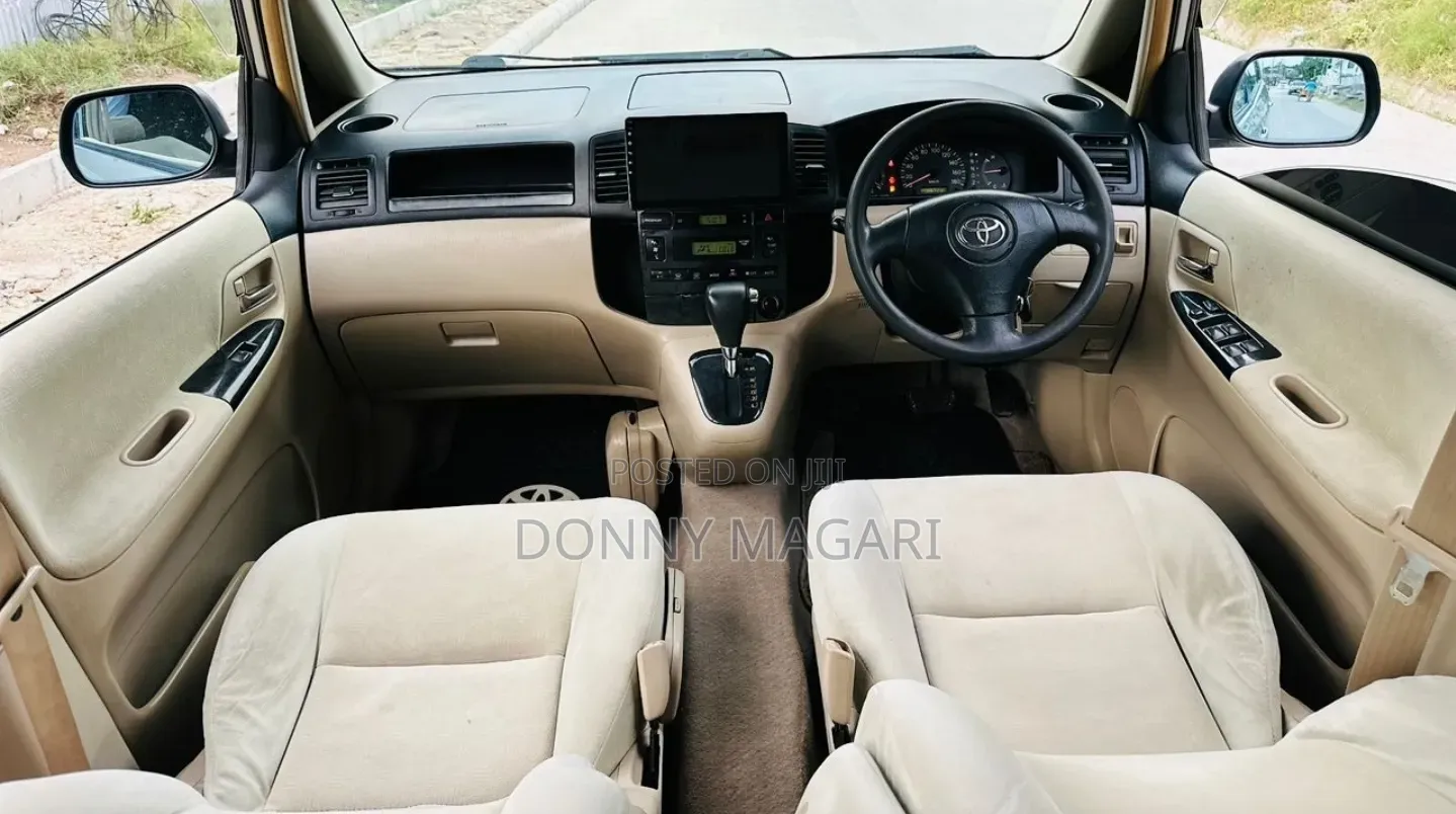 Toyota Corolla Spacio 2004 Gold