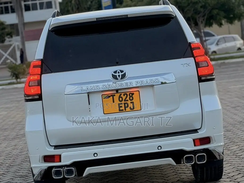 Toyota Land Cruiser Prado 2022 White