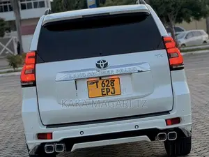 Toyota Land Cruiser Prado 2022 White