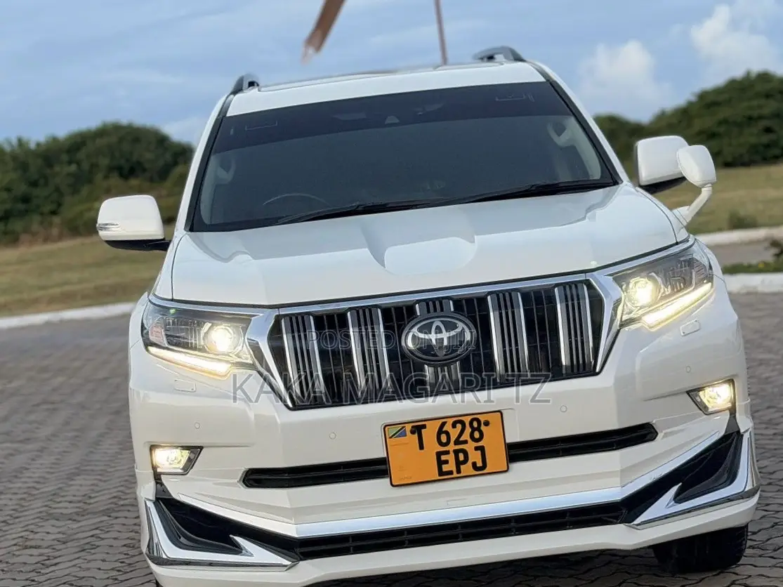 Toyota Land Cruiser Prado 2022 White