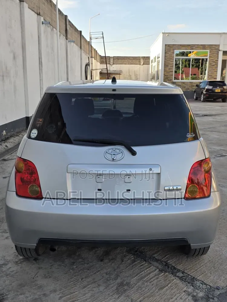 Toyota IST 2007 Silver