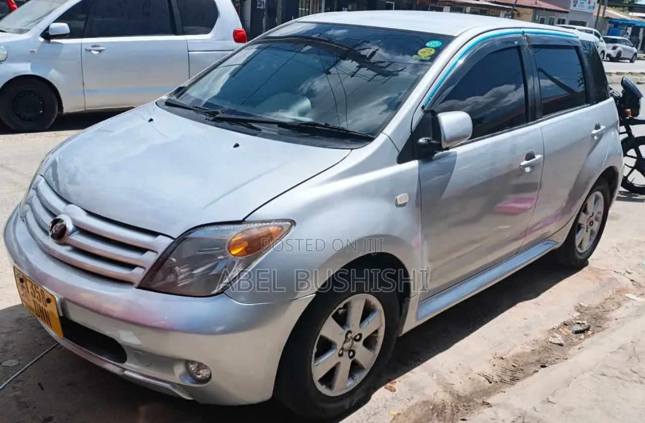 Toyota IST 2007 Silver