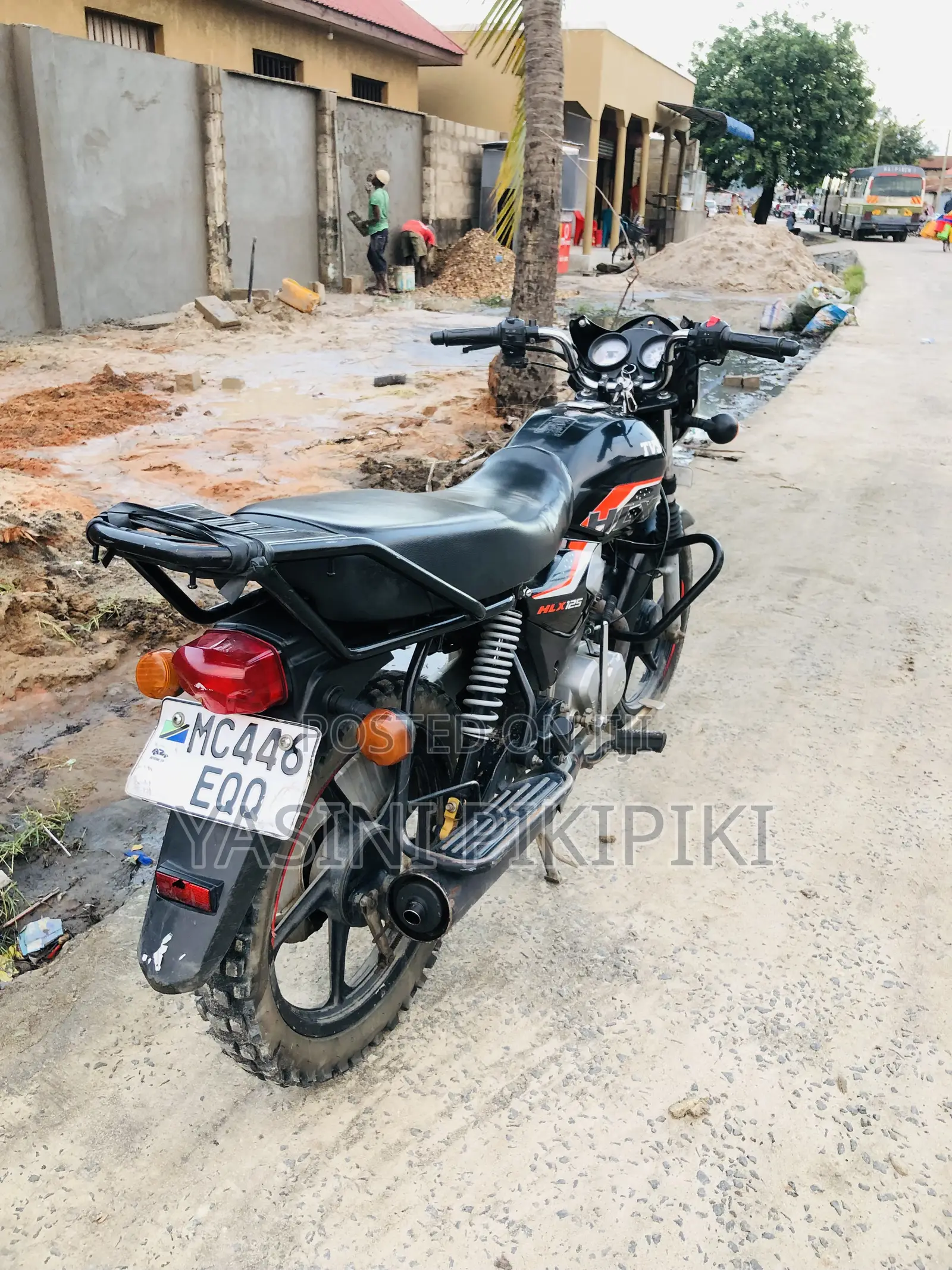 TVS HLX 125 2025 Black