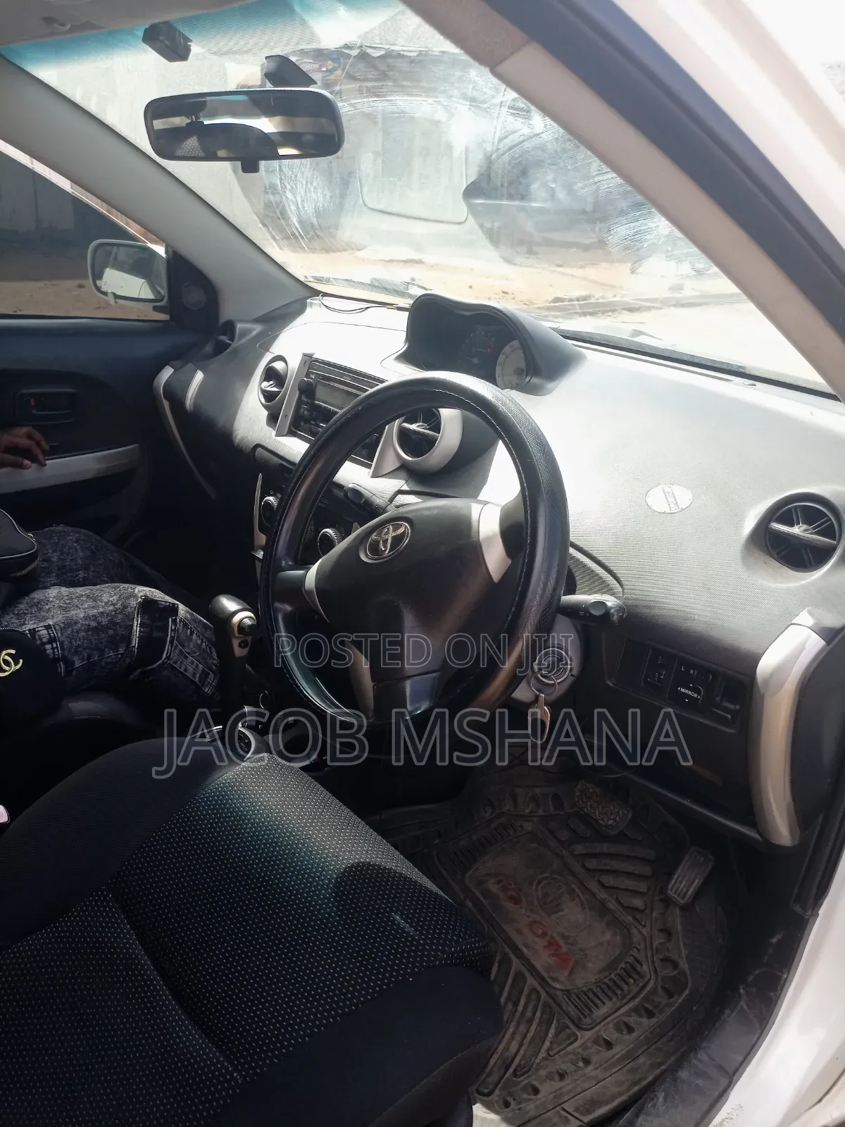 Toyota IST 2003 White