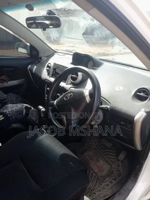 Toyota IST 2003 White