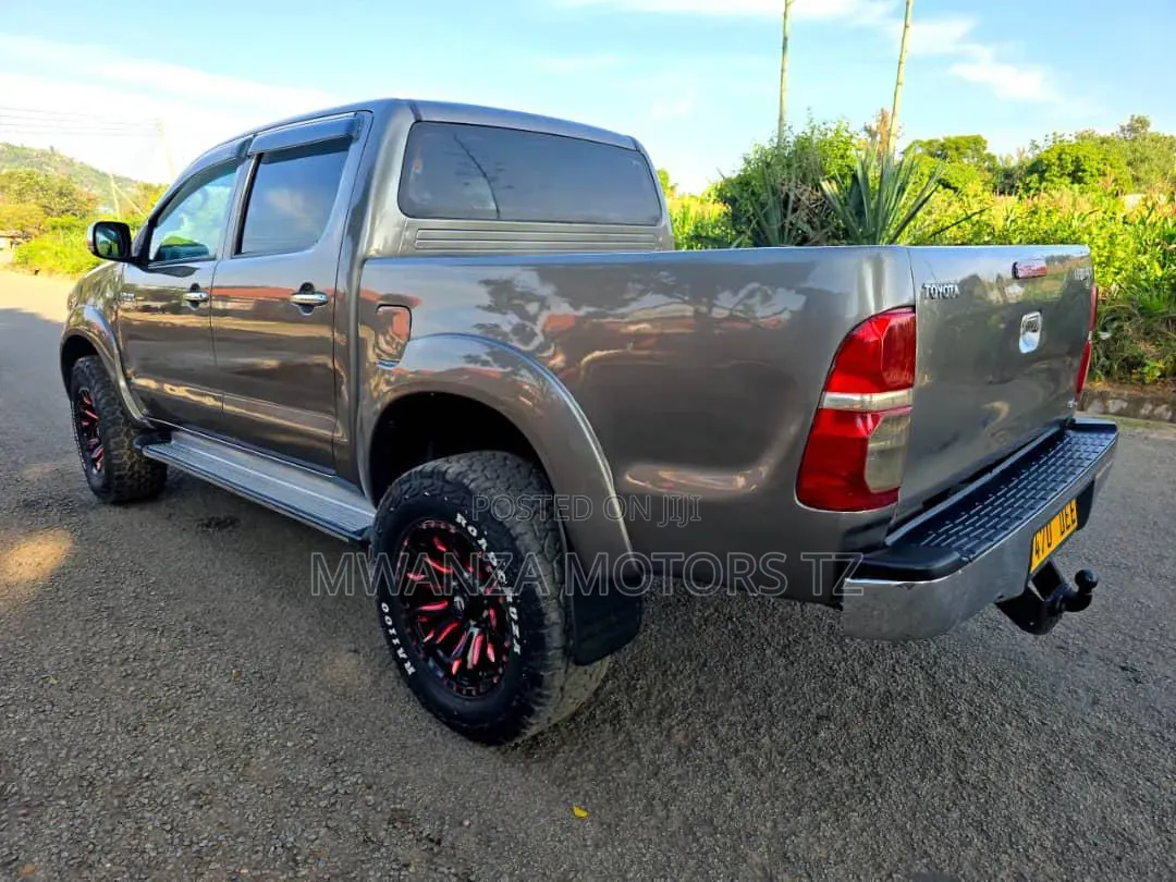 Toyota Hilux 2012 Gray
