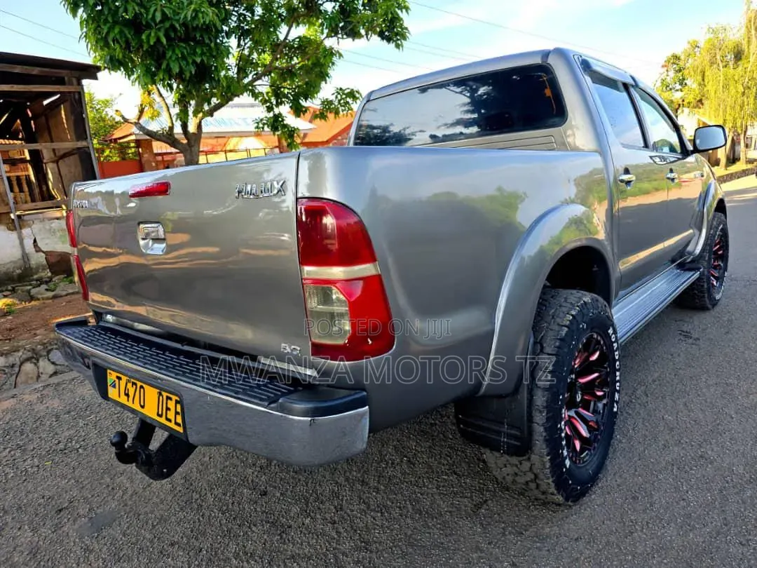 Toyota Hilux 2012 Gray