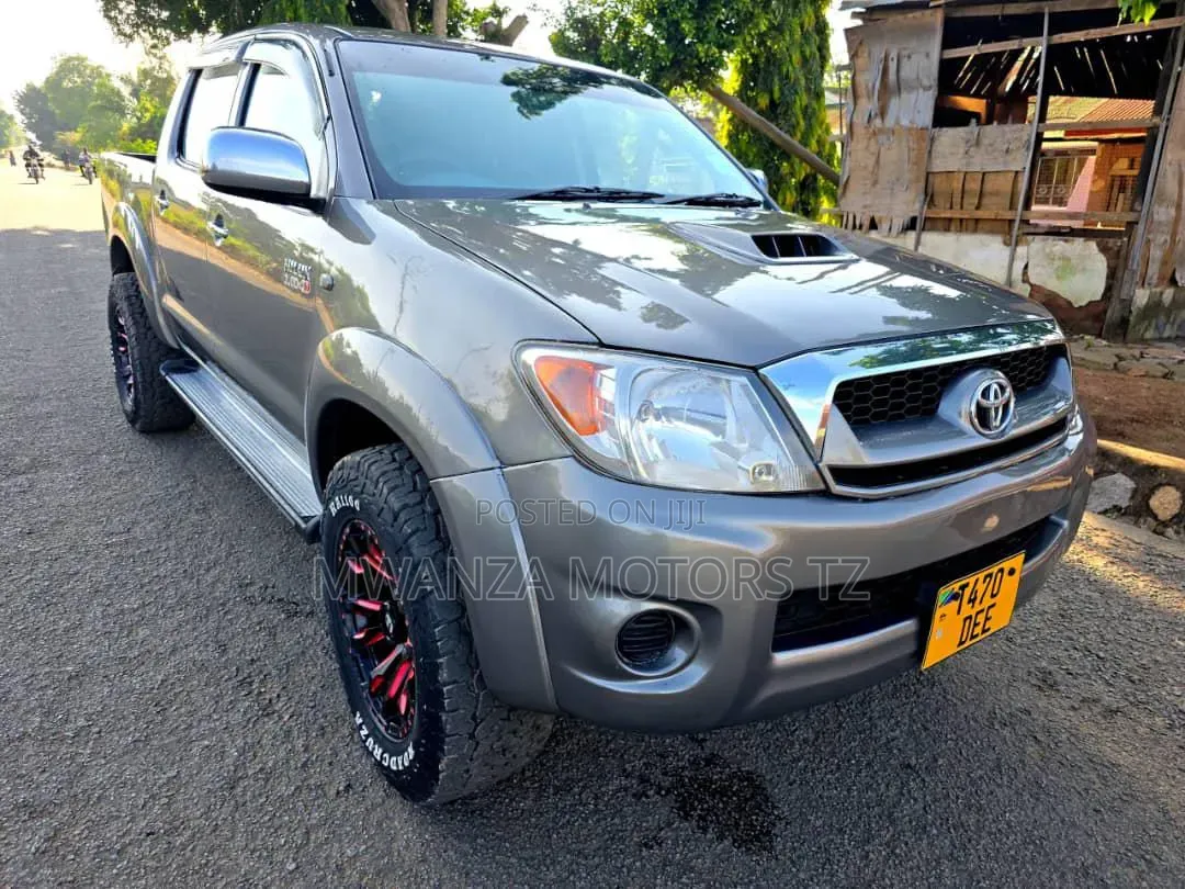 Toyota Hilux 2012 Gray