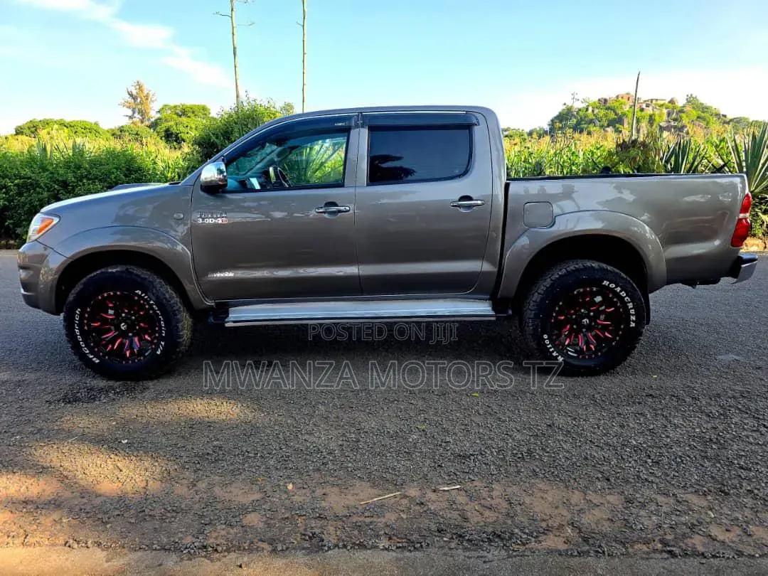 Toyota Hilux 2012 Gray