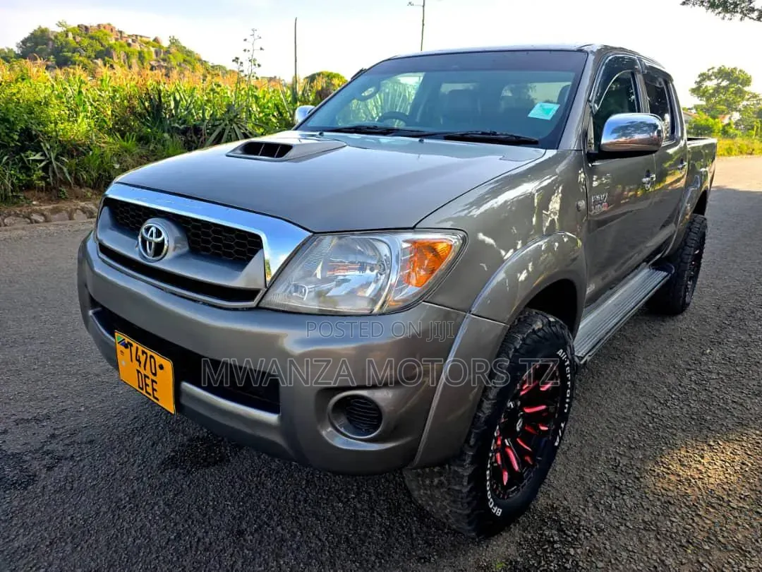 Toyota Hilux 2012 Gray