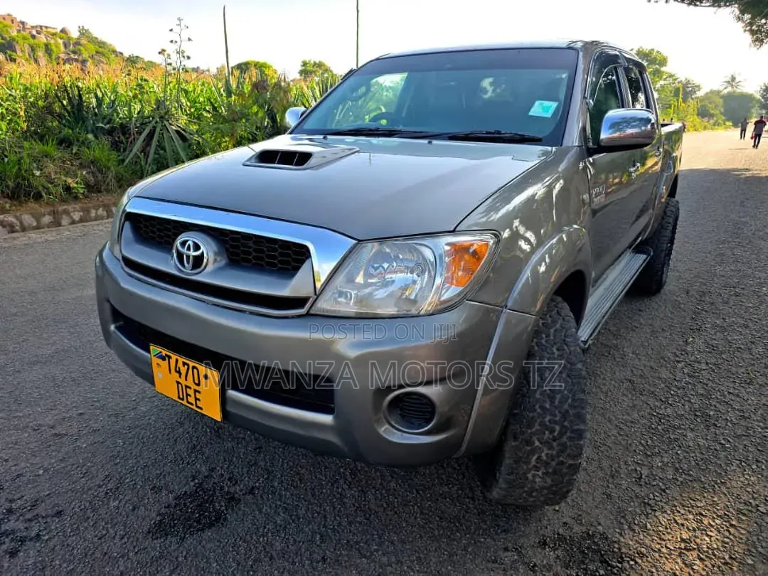 Toyota Hilux 2012 Gray