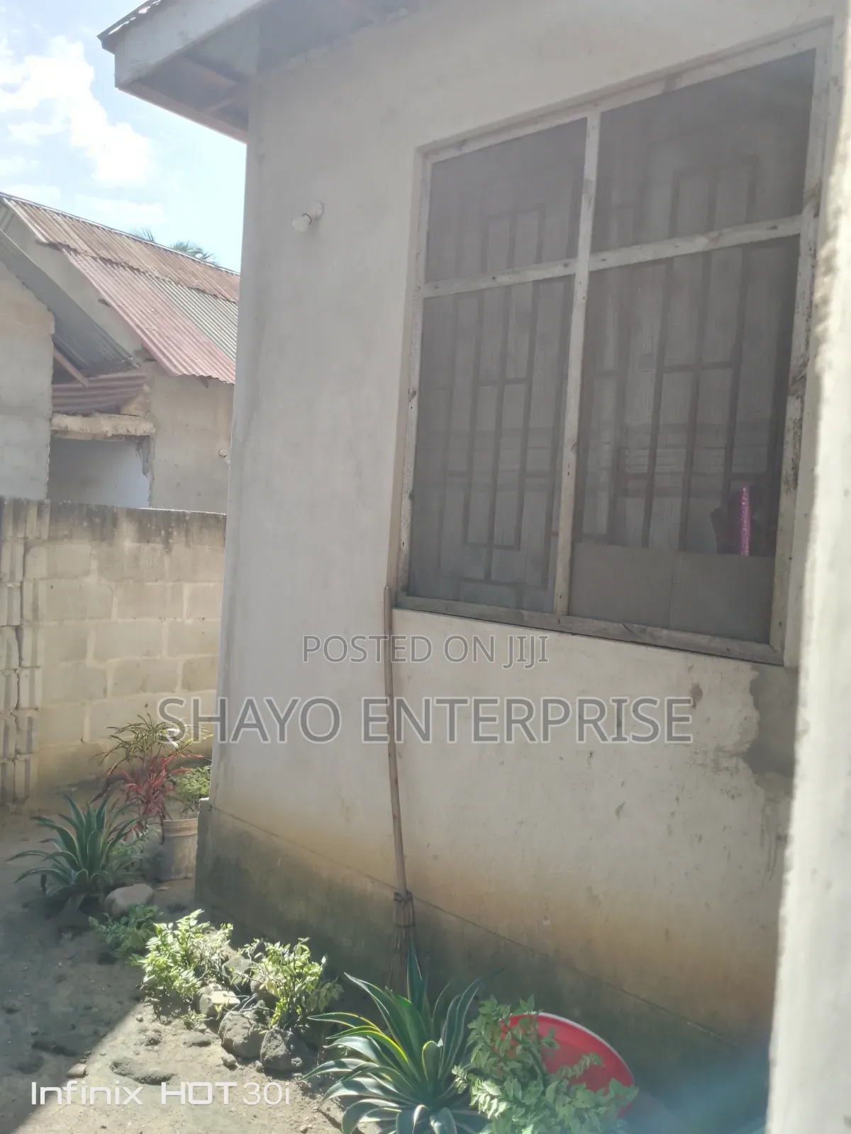4bdrm Block of Flats in Mabwepande Manzese, Bunju for sale