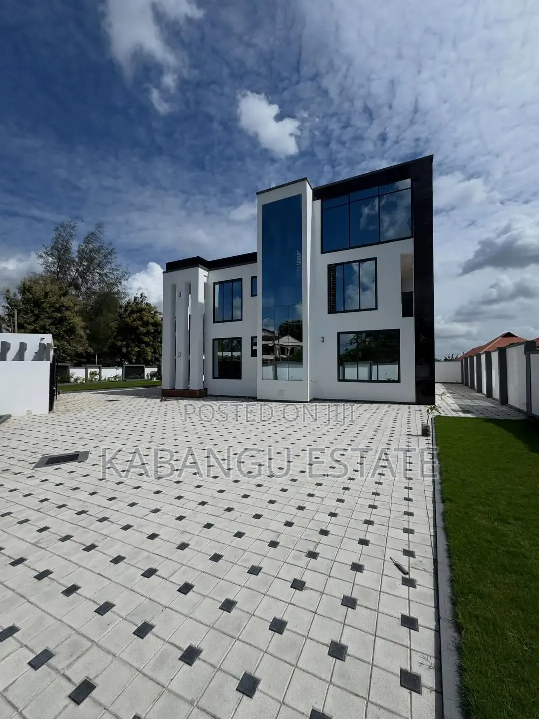 6bdrm Mansion in Mbweni Jkt for sale