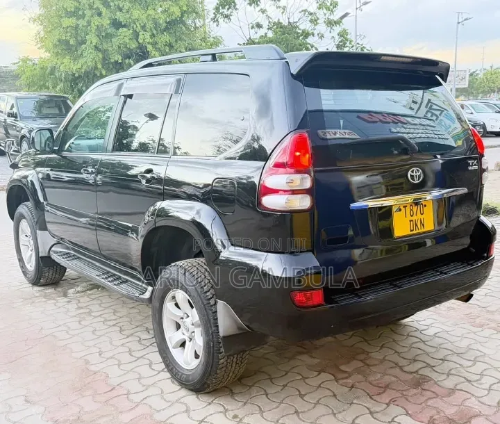 Toyota Land Cruiser 2004 Black