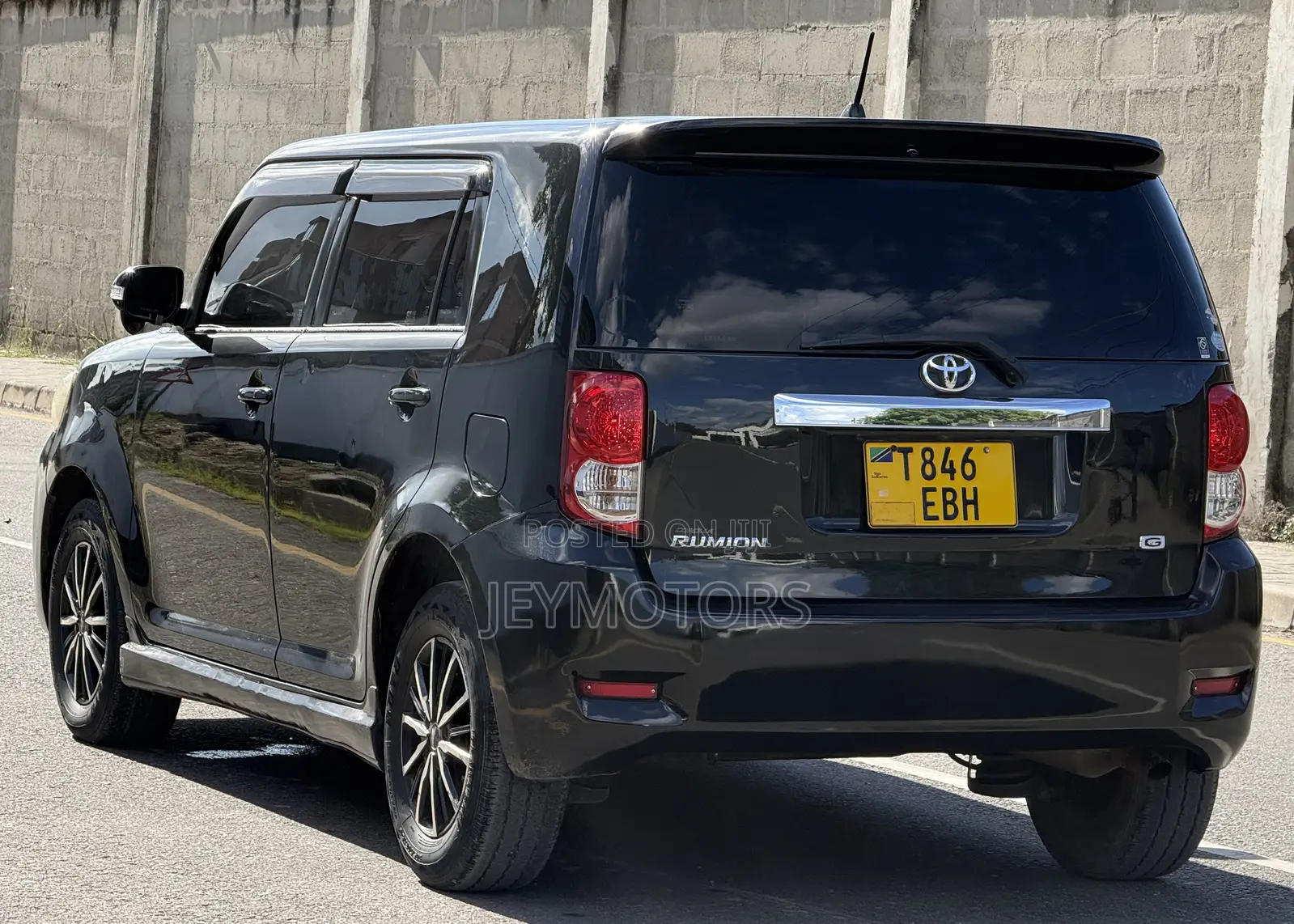 Toyota Corolla Rumion 2010 Black