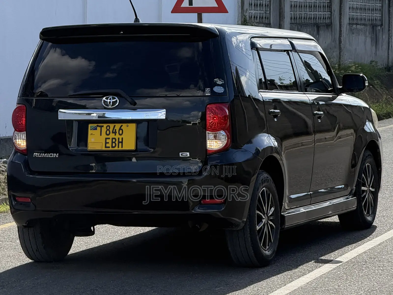 Toyota Corolla Rumion 2010 Black