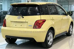Toyota IST 2003 Yellow