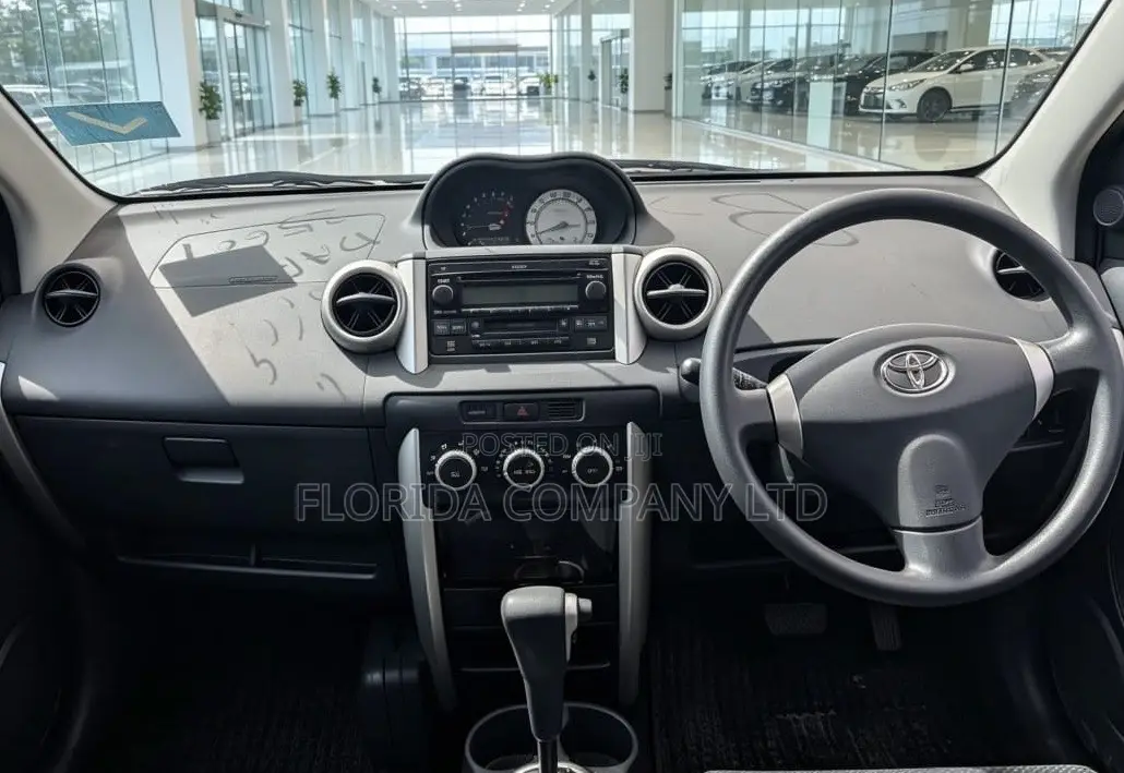 Toyota IST 2003 Yellow