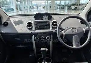 Toyota IST 2003 Yellow