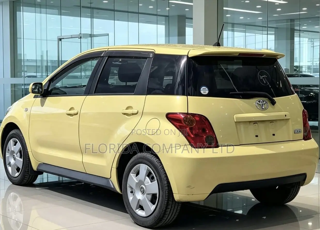 Toyota IST 2003 Yellow