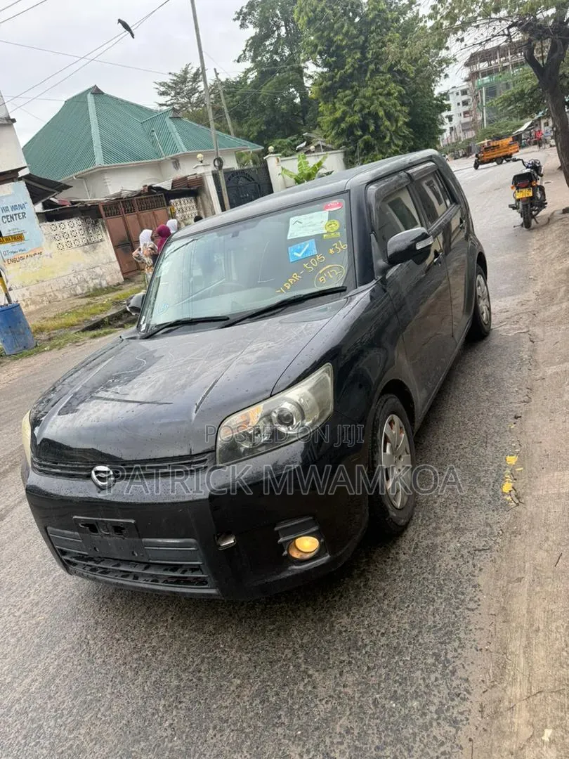 Toyota Corolla Rumion Hatchback 1.5 FWD 2009 Black