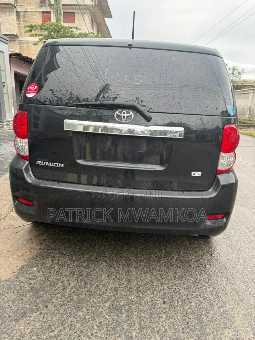 Toyota Corolla Rumion Hatchback 1.5 FWD 2009 Black