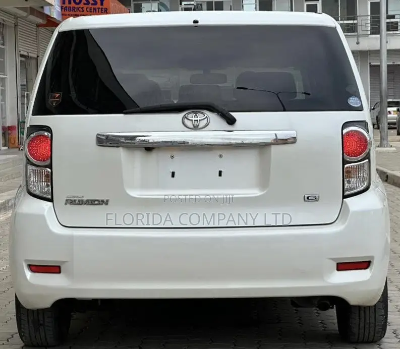 Toyota Corolla Rumion 2011 White