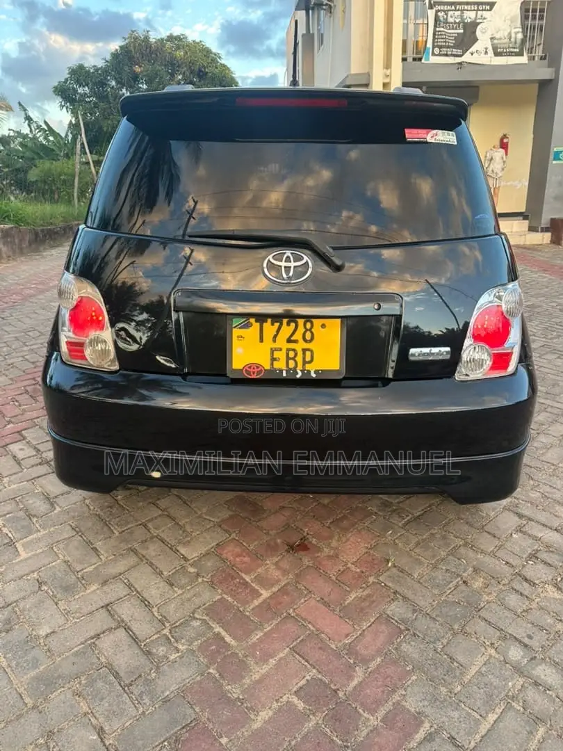 Toyota IST 2005 Black