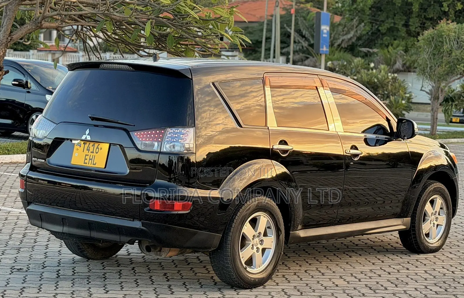 Mitsubishi Outlander 2012 Black