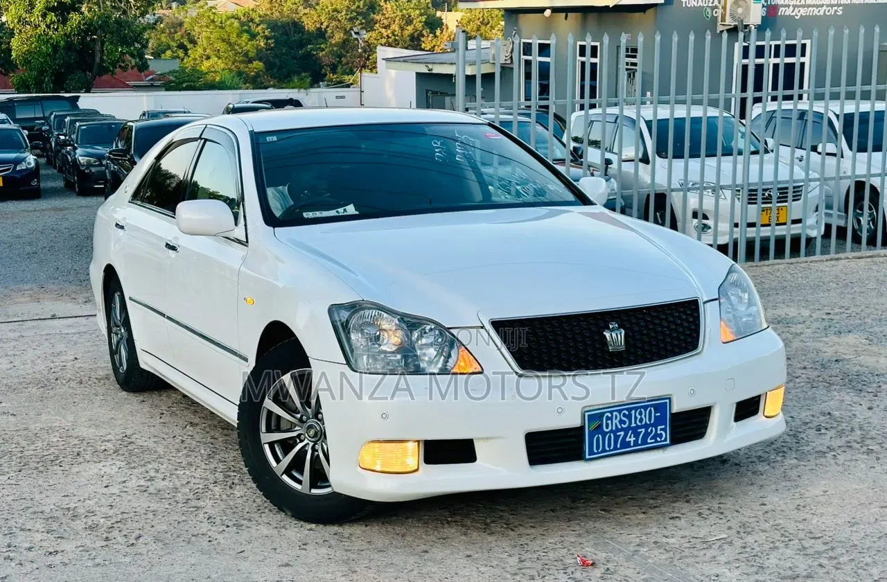 Toyota Crown 2006 White