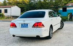 Toyota Crown 2006 White