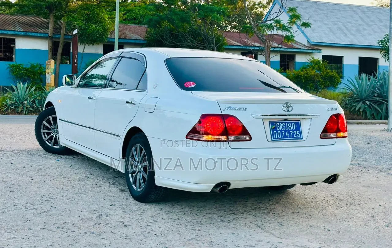 Toyota Crown 2006 White